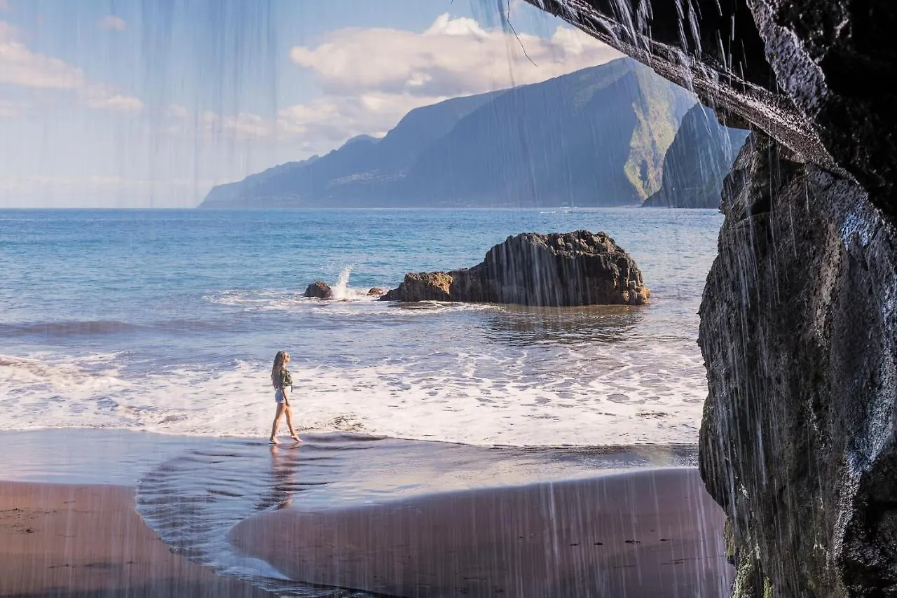 Дом отдыха Madeira Black Sand House By Stay Madeira Island Сейшал